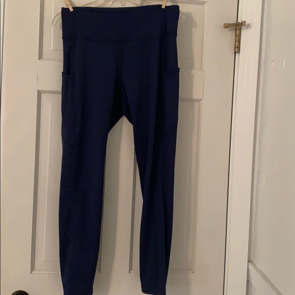 Navy blue yoga pants